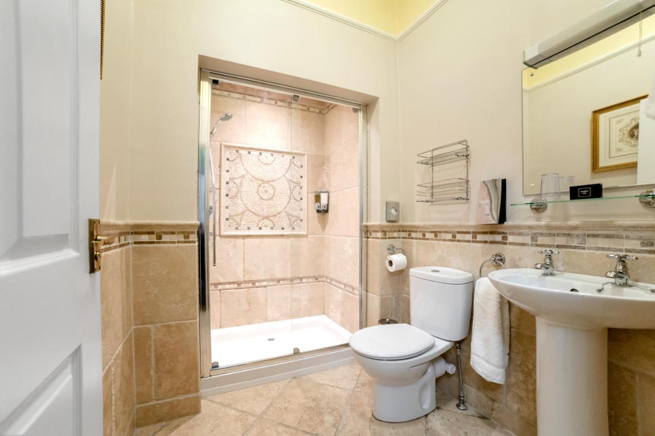 Charades Guest House Χέρεφορντ Εξωτερικό φωτογραφία
