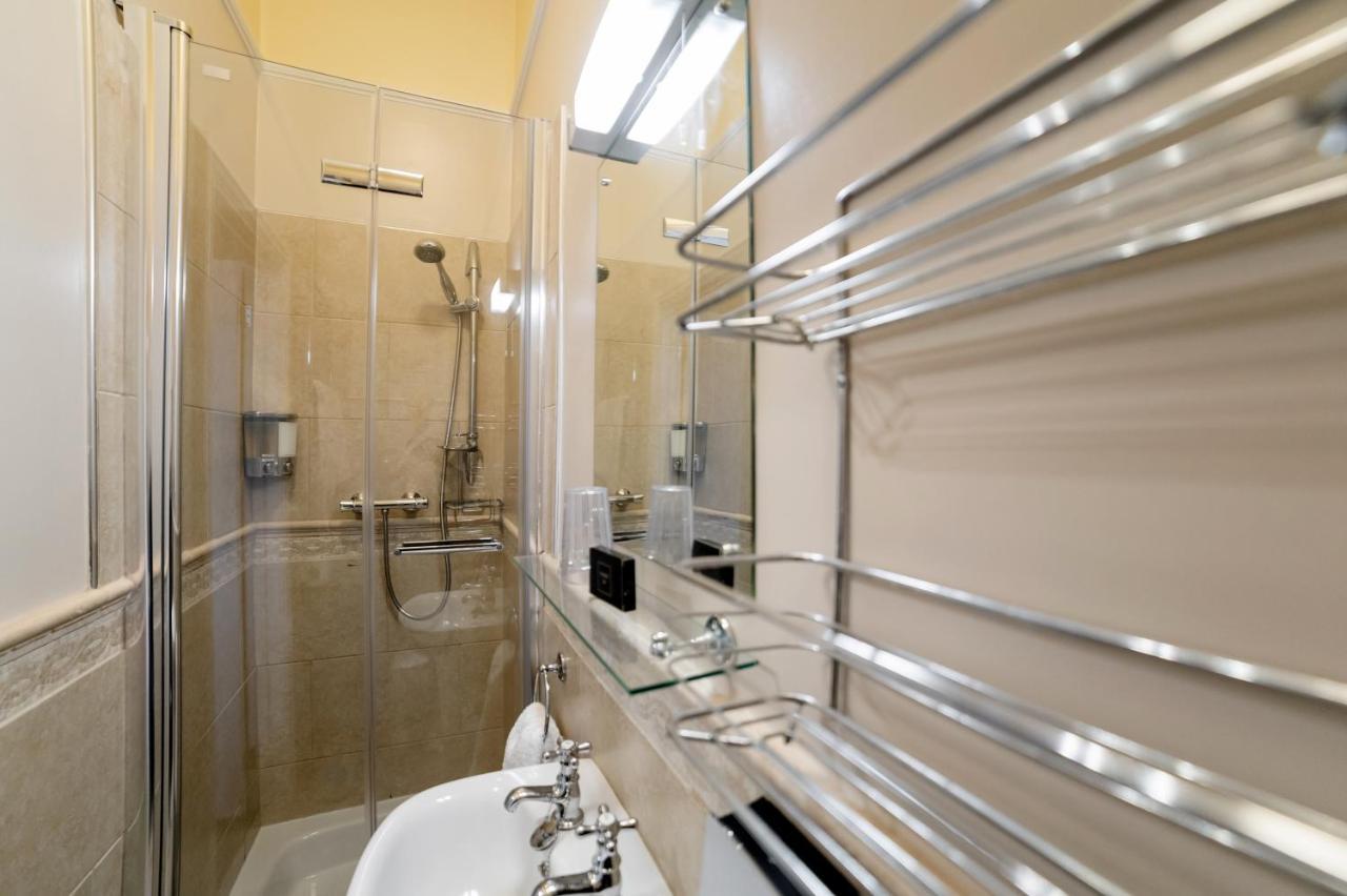 Charades Guest House Χέρεφορντ Εξωτερικό φωτογραφία