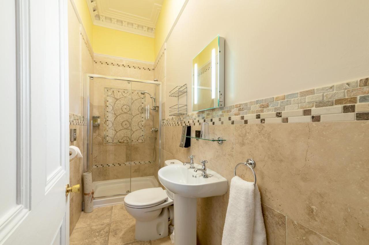 Charades Guest House Χέρεφορντ Εξωτερικό φωτογραφία