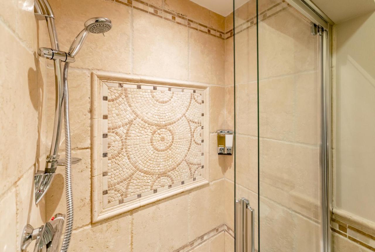 Charades Guest House Χέρεφορντ Εξωτερικό φωτογραφία